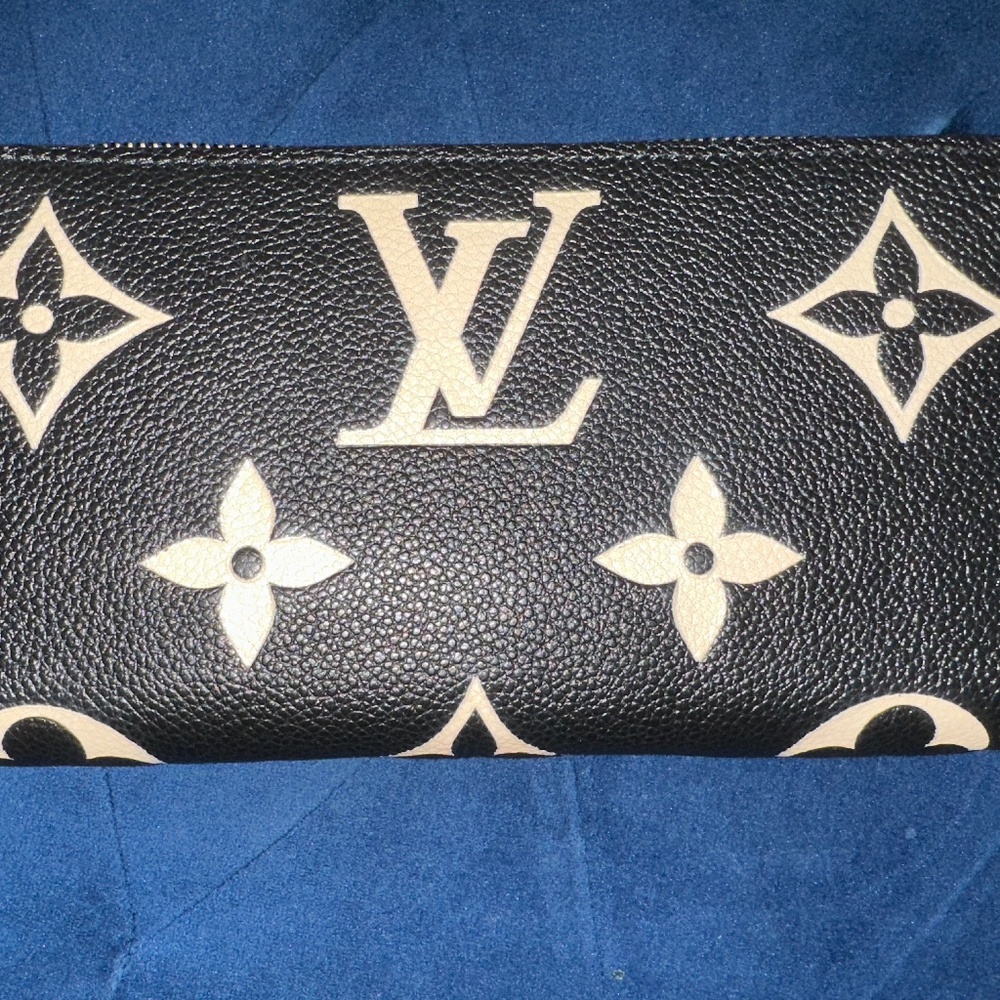 Louis Vuitton Zippy Wallet